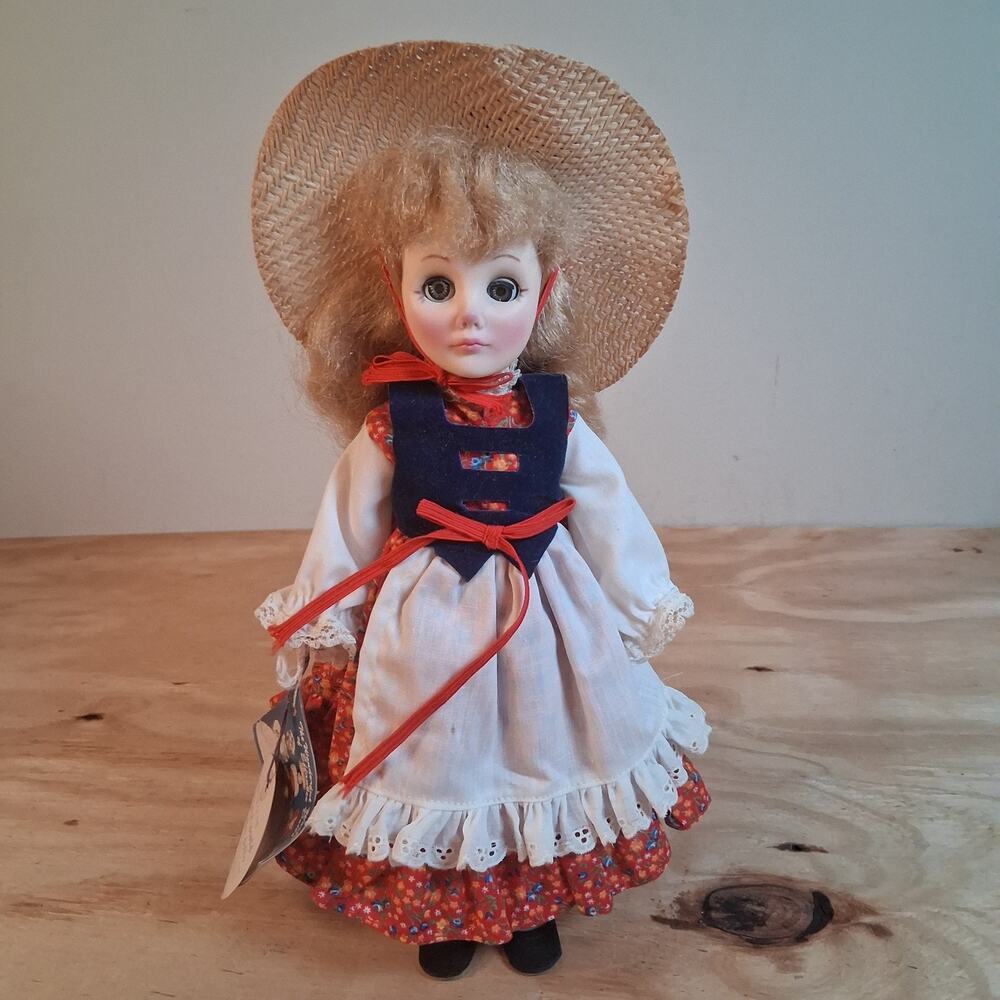 VTG 1975 Wonderful World of Effanbee Miss Germany International #2276 11" Doll